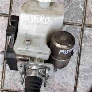 2008 Mitsubishi Pajero ABS brake booster hydraulic pump assembly